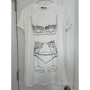 Large long white graphic t-shirt